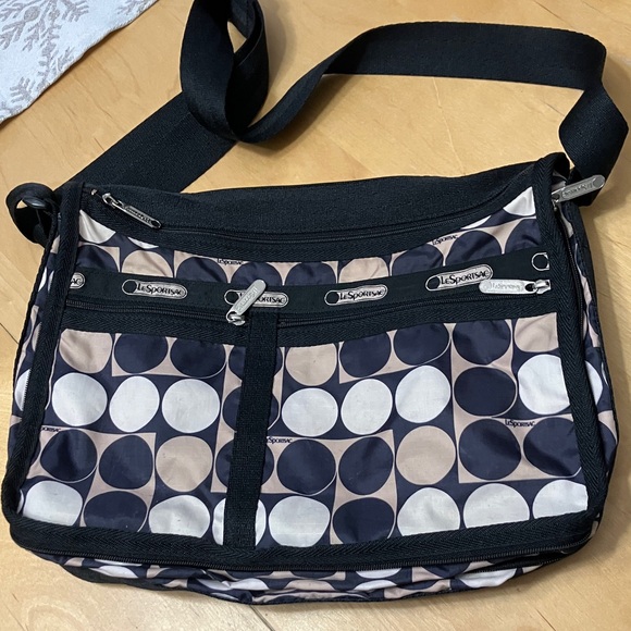 Lesportsac Handbags - LeSportsac Black, Tan, and  White Crossbody Bag with Adjustable Strap